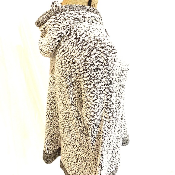 Pullover - Picture 2 of 2